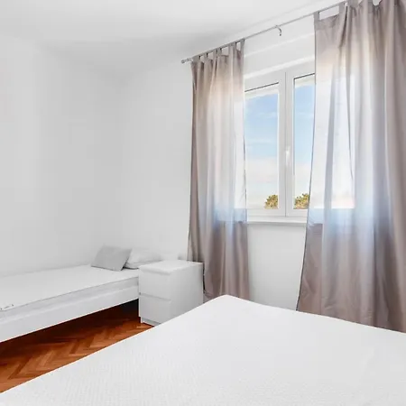 Апартаменты New Epulon With Sea View In Novigrad *