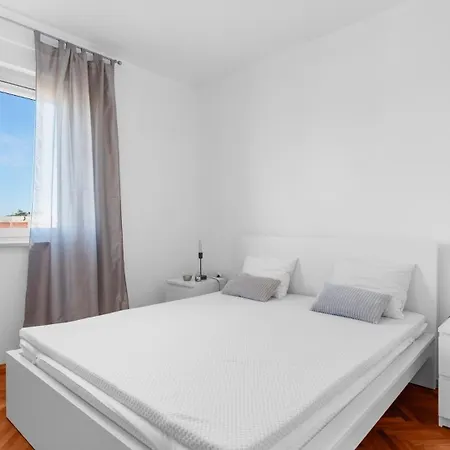 New Epulon With Sea View In Novigrad Апартаменты *